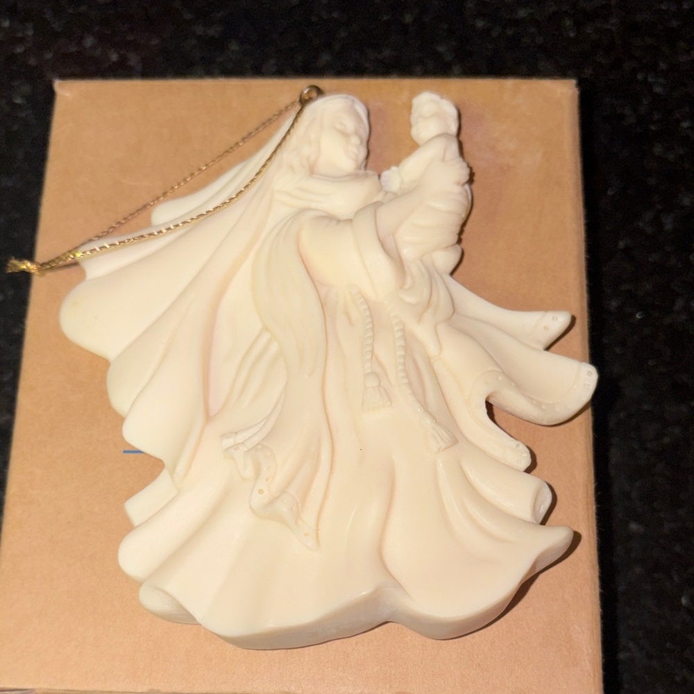 Avon Vintage Season’s Joy Ornament - Mother And Child - NIB - Picture 2 of 8